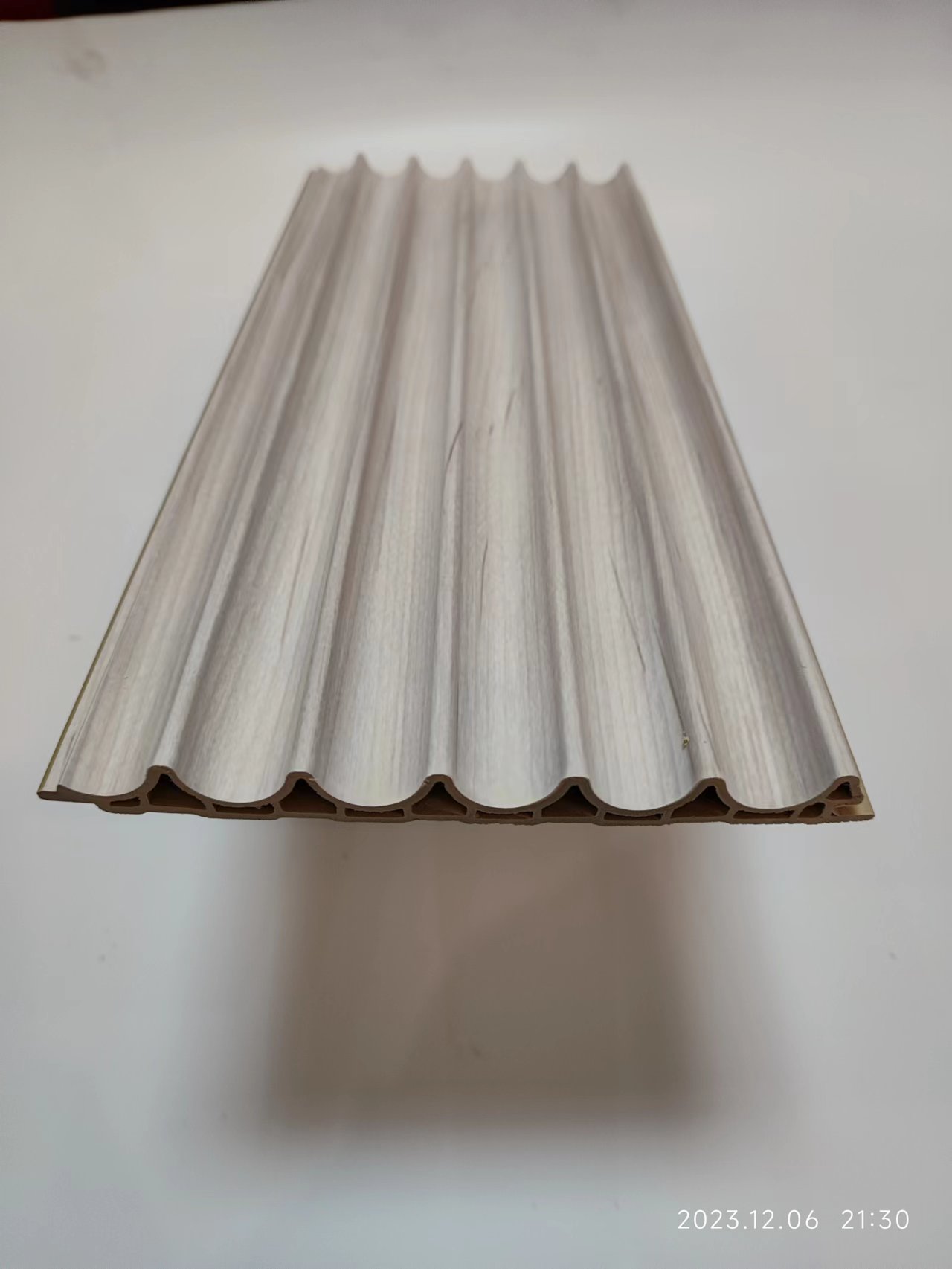 WPC Cekung Wall Panel - White Oak - Image 6